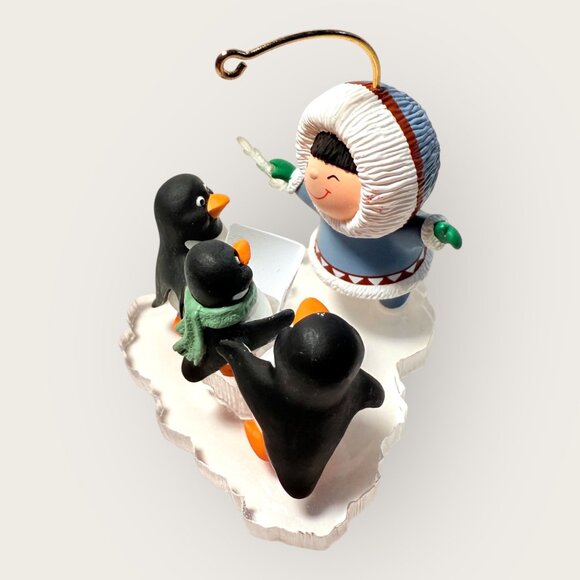Vintage 1998 Hallmark Frosty Friends Ornament Chorus of Penguins Cool Carols - Picture 9 of 10